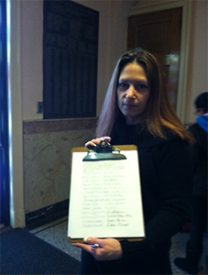 Maria Bellocchio showed the signatures on the petition. 
