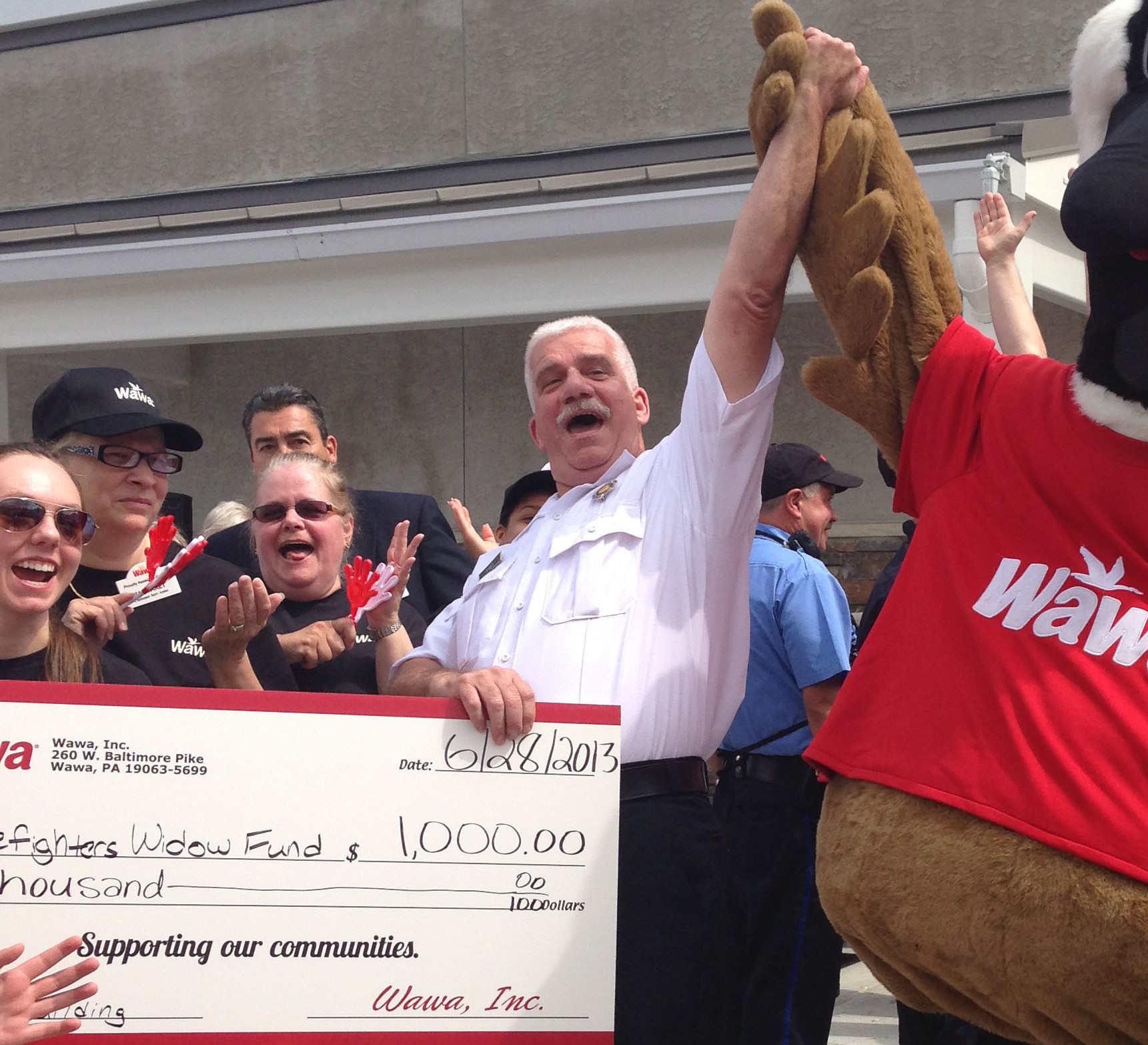 Captain Fry received a high five from Wally the Goose.
